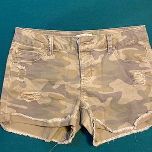 Mudd camo jean shirt with sparkle size 12.5.